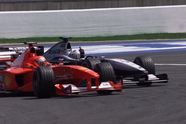 David Coulthard và DJ Martin Garrix mang không khí đua xe F1 tới Việt Nam