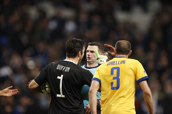 Buffon nói gì mà bị thẻ đỏ trận Real Madrid 1-3 Juventus?