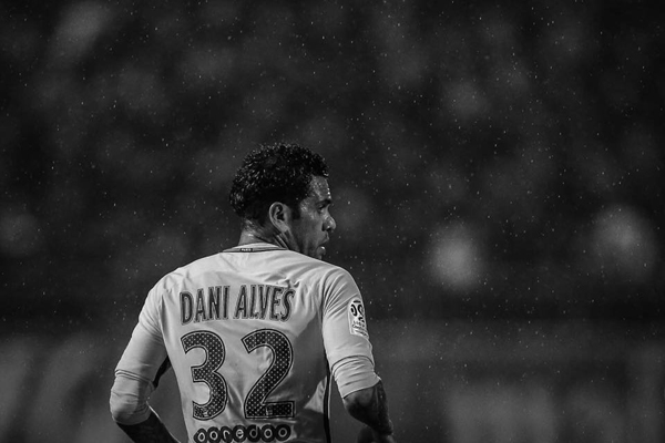 LĐBĐ Brazil xác nhận Dani Alves vắng mặt ở World Cup 2018
