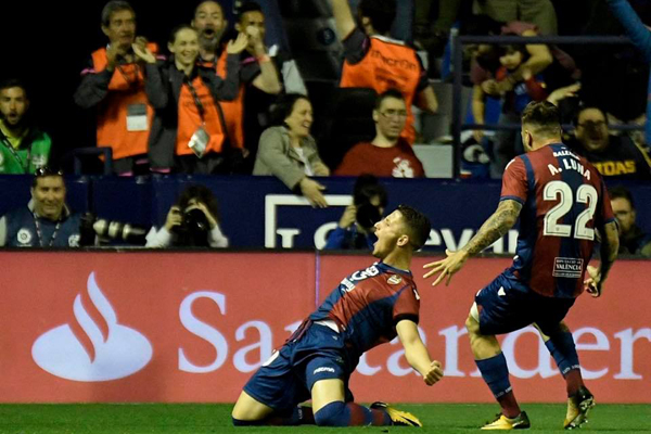Xem lại Video bàn thắng Levante vs Barcelona: Rượt đuổi kịch tính và cơn mưa bàn thắng
