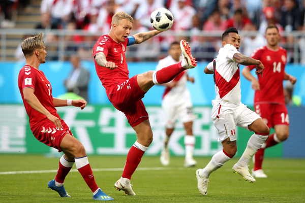 Kết quả Peru 0-1 Đan Mạch: Eriksen kiến tạo, Đan Mạch sánh ngang Pháp