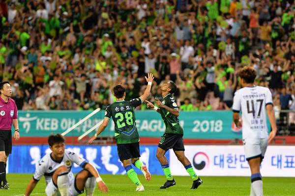 Kết quả Jeonbuk Hyundai Motors vs Gyeongnam (FT 0-1): Đội đầu bảng ngã ngựa