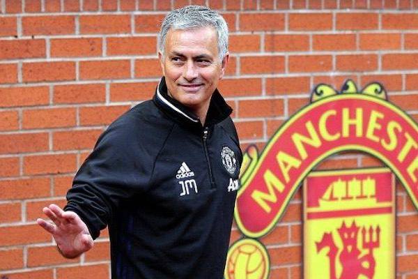 Man United xác nhận bỏ tấn tiền bồi thường cho Mourinho