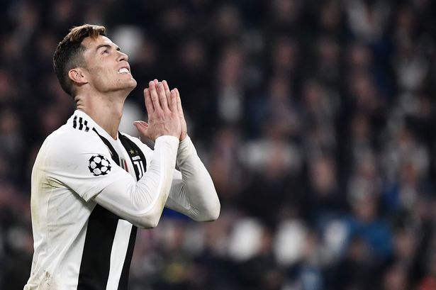 Ronaldo làm điều bất ngờ sau thất bại ở Champions League