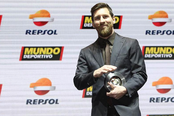 Messi nhận giải thưởng sánh ngang thánh Cruyff tại Catalunya