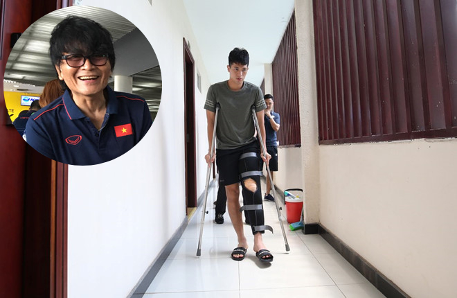 Bác sĩ của ĐT Việt nam gọi video call báo tin vui về chấn thương của Đình Trọng