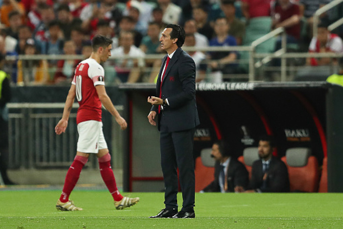 Ozil chửi Unai Emery, chuẩn bị khăn gói rời Arsenal