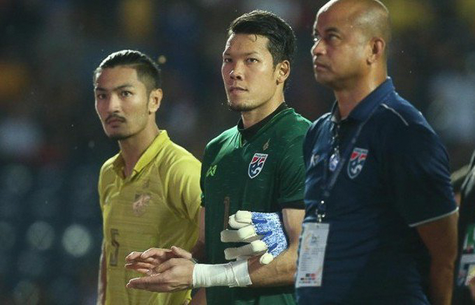 Thủ môn ĐT Thái Lan Kawin bị "tra tấn" sau sai lầm trước Việt Nam