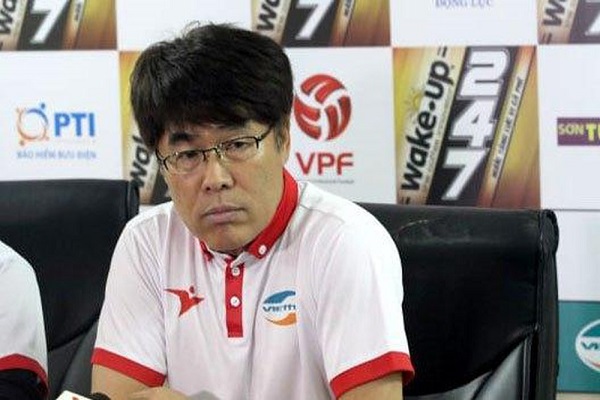 Viettel chia tay huấn luyện viên Hàn Quốc, Lee Heung Sil