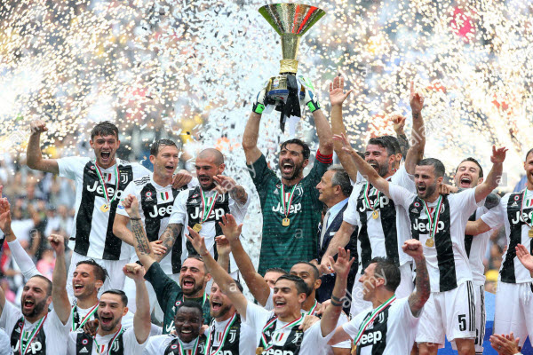 Buffon từ chối sang Anh để trở lại Juventus