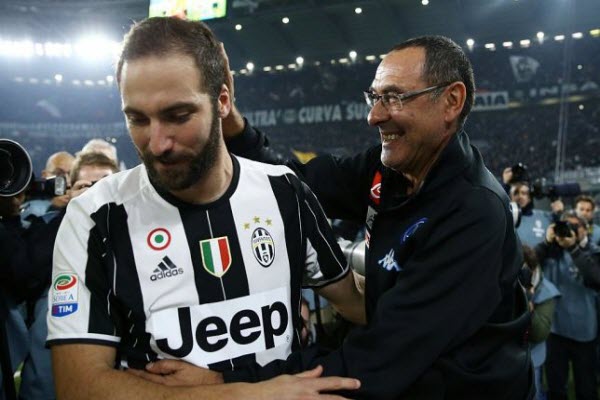 Higuain được HLV Sarri “bảo kê” tại Juventus