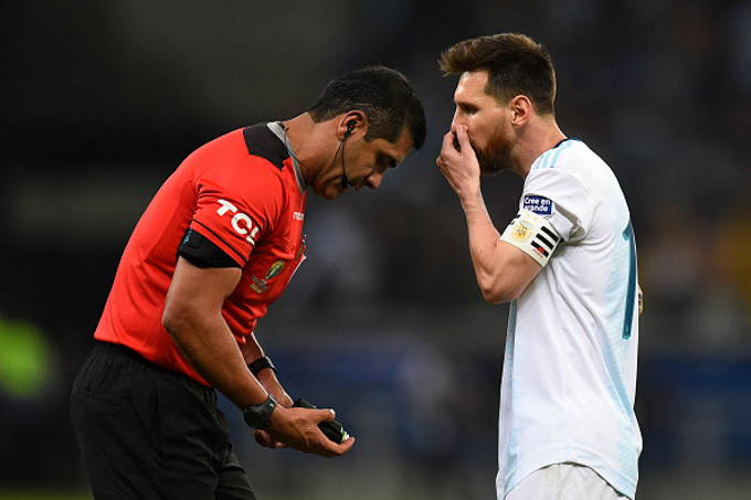 Messi phàn nàn vì trọng tài không dùng VAR ở bán kết Copa America 2019