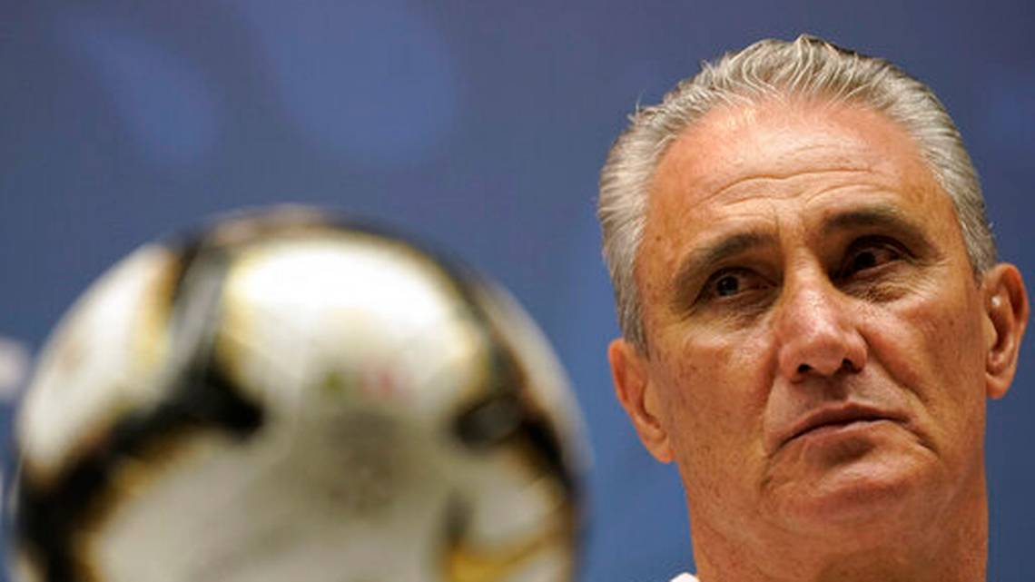 HLV Brazil nói gì về tin đồn từ chức sau Copa America 2019?