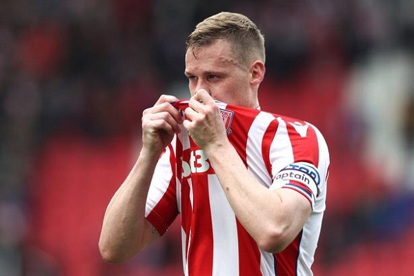 Ryan Shawcross chấn thương kinh hoàng trong trận giao hữu giữa Stoke và Leicester City