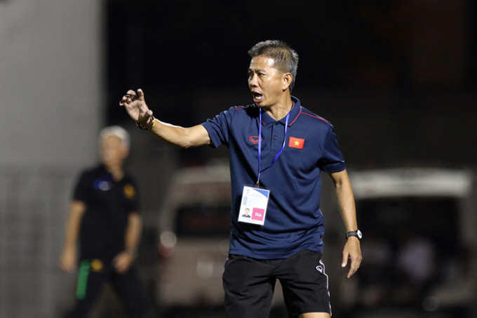 HLV Hoàng Anh Tuấn nói gì về thảm bại 1-4 của U18 Việt Nam?