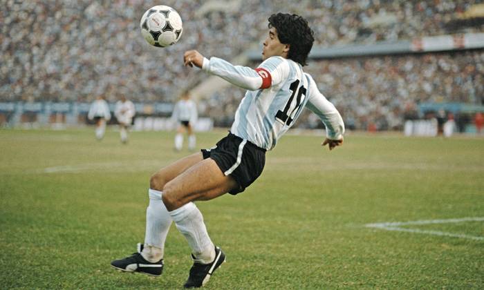 Diego Maradona được đặt tên cho giải bóng đá số 1 Argentina