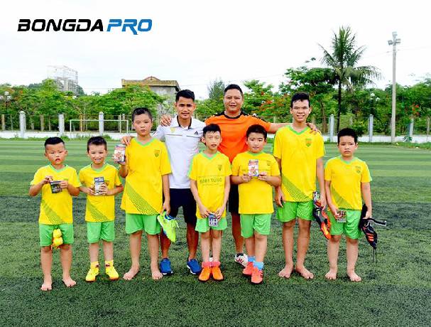Đình Tùng Football Kids - Nơi chắp cánh tình yêu bóng đá cho trẻ em xứ Thanh