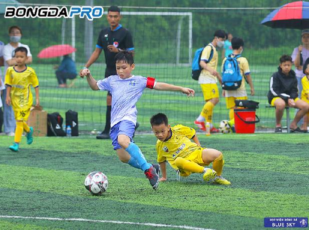 Blue Sky - Học viện bóng đá đầu tiên tại Việt Nam nhận bằng khen của LĐBĐ châu Á