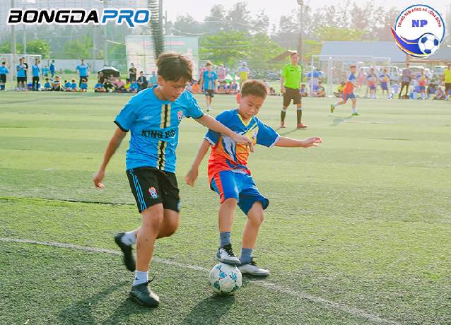 Trung tâm Bóng đá cộng đồng Nguyên Phong đào tạo học viên theo giáo án của FIFA