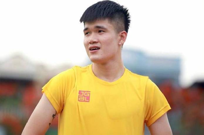 Lục Xuân Hưng: Từ nhà vô địch AFF Cup cho đến vận đen khiến suýt phải giải nghệ 