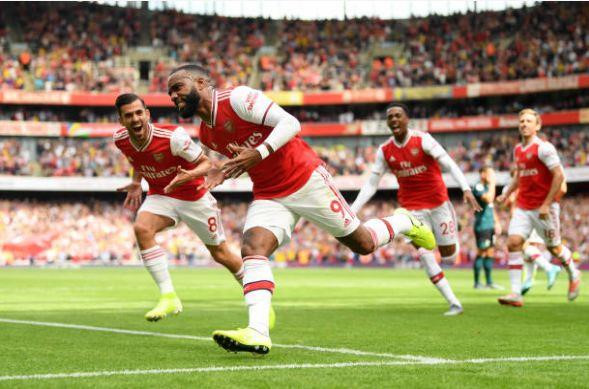 Arsenal 2-1 Burnley: Song sát Aubameyang - Lacazette đưa Pháo thủ lên đỉnh
