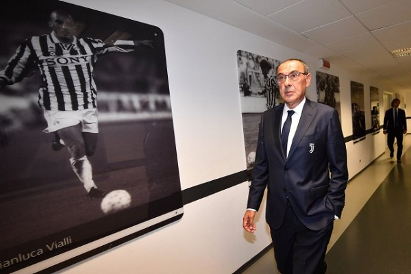 Sau Ronaldo, Juventus vắng cả HLV Sarri trong ngày khai mạc Serie A