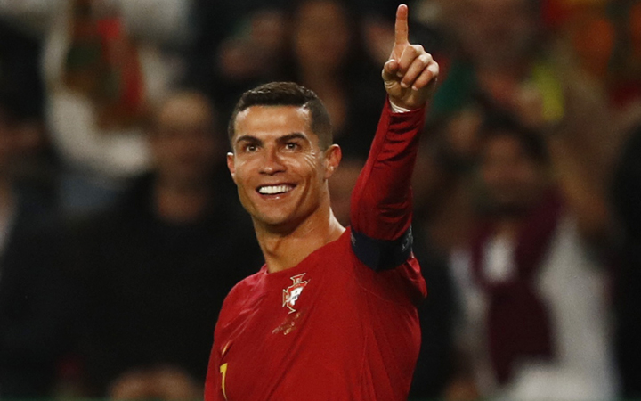Ronaldo ghi bàn trong lần thứ 200 khoác áo tuyển Bồ Đào Nha - Ảnh 1