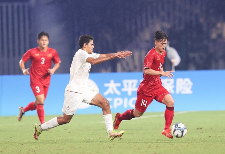 Tiền vệ Khuất Văn Khang chỉ ra điểm yếu của Olympic Việt Nam - Ảnh 1