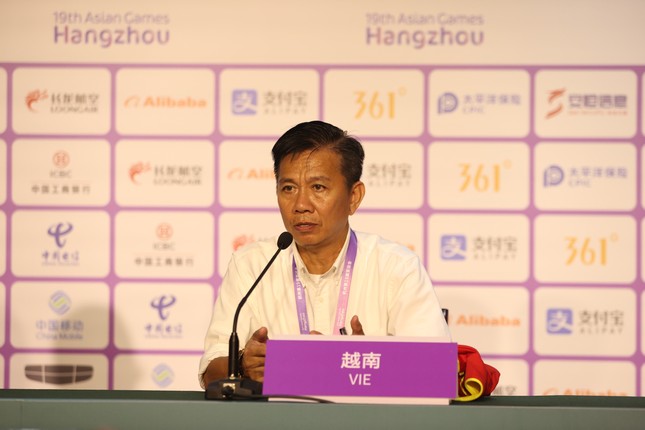 HLV Hoàng Anh Tuấn bình tĩnh sau khi Olympic Việt Nam bị loại ở Asiad 19 - Ảnh 1