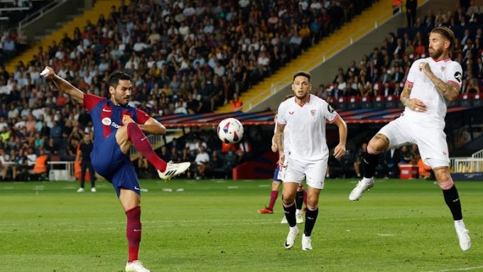 Barca đánh bại Sevilla nhờ món 'quà' từ Ramos - Ảnh 1