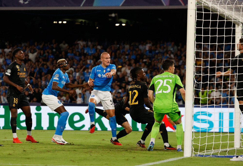 Real thắng ngẹt thở trước Napoli - Ảnh 1
