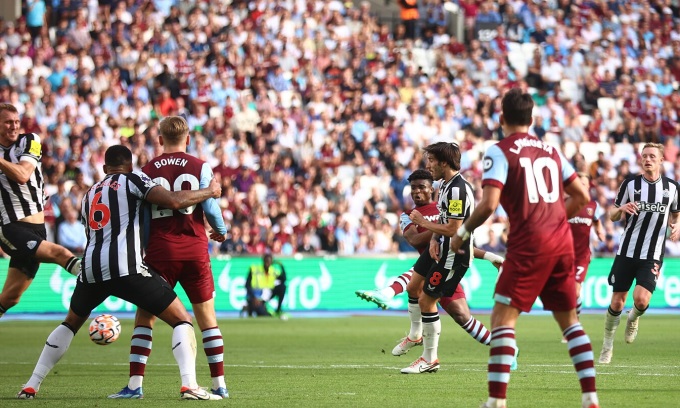 Newcastle bị West Ham ngắt đứt chuỗi trận toàn thắng - Ảnh 1