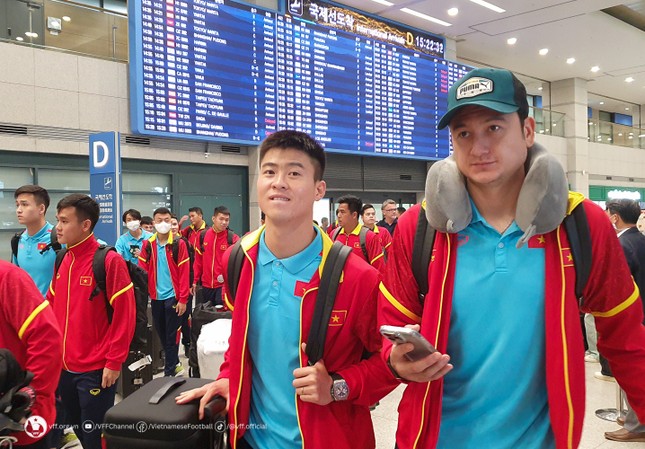 Đội tuyển Việt Nam đã tới Suwon, sẵn sàng tạo bất ngờ cho đội chủ nhà Hàn Quốc - Ảnh 1