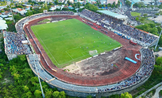 Vừa lên V.League, Quảng Nam FC lại không được đá trên sân nhà - Ảnh 1