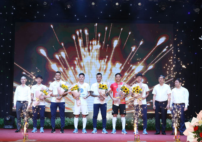 Nam Định đặt mục tiêu cạnh tranh chức vô địch V.League 2023/24 - Ảnh 1