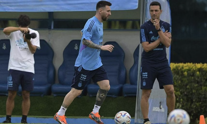 HLV Lionel Scaloni: Hãy để Messi tập trung thi đấu cho Argentina - Ảnh 1