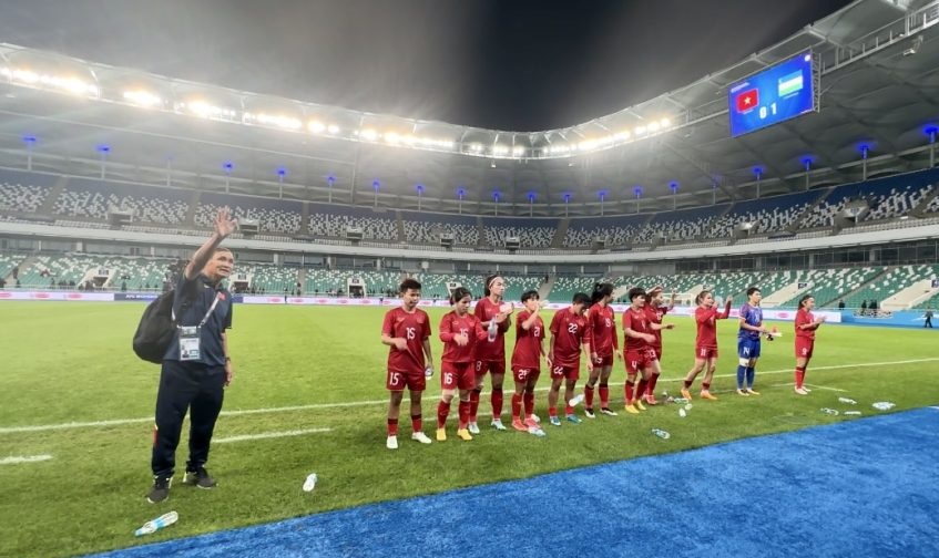 HLV Mai Đức Chung xin lỗi người hâm mộ sau trận thua Uzbekistan - Ảnh 1