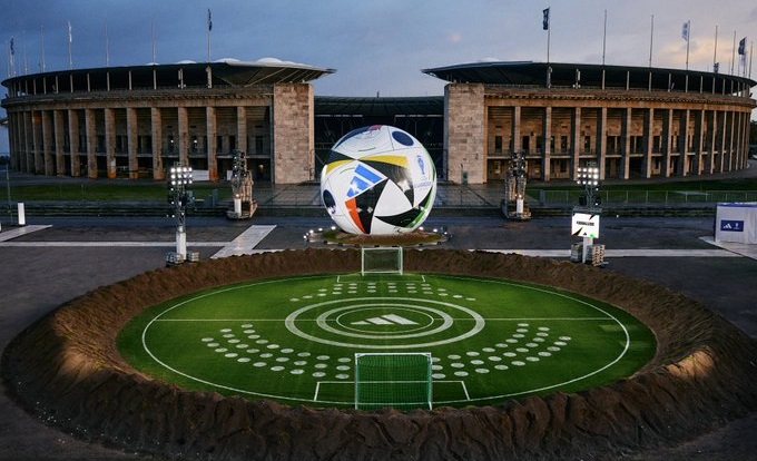 Adidas ra mắt trái bóng chính thức của vòng chung kết Euro 2024 - Ảnh 1