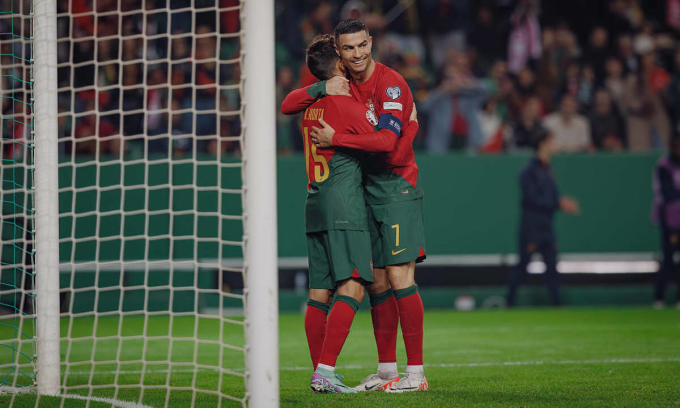 Ronaldo 'tịt ngòi', Bồ Đào Nha vẫn hoàn tất chuỗi toàn thắng ở vòng loại Euro 2024 - Ảnh 1