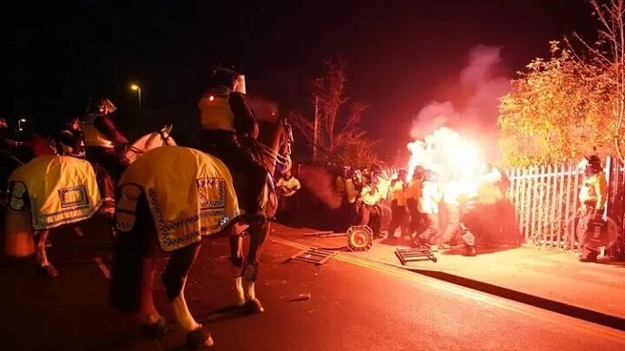Hơn 40 CĐV Ba Lan ra tòa vì bạo lực trong trận đấu với Aston Villa - Ảnh 2