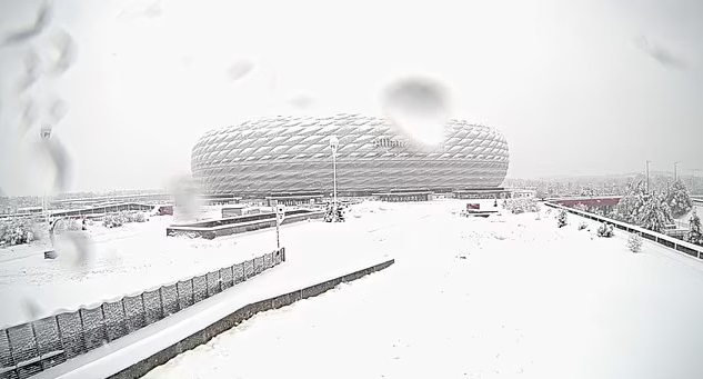 Nóng: Trận Bayern Munich vs Union Berlin bị hoãn do tuyết rơi dày đặc - Ảnh 2