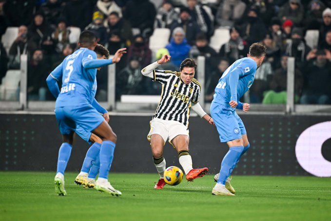 Hạ Napoli, Juventus chiếm ngôi đầu bảng xếp hạng Serie A - Ảnh 1
