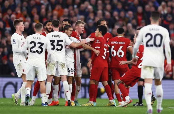 Bị MU cầm hòa, Liverpool mất ngôi số 1 Ngoại hạng Anh - Ảnh 1