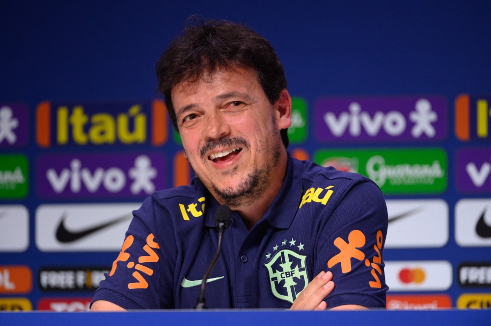 Brazil sa thải HLV Fernando Diniz, chờ đón Mourinho? - Ảnh 1