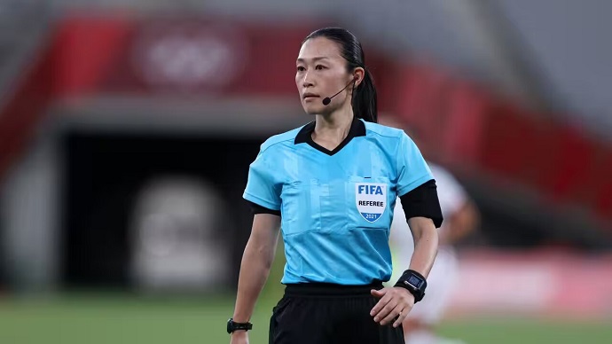 Asian Cup 2023: Yoshimi Yamashita trở thành nữ trọng tài đầu tiên trong lịch sử - Ảnh 2