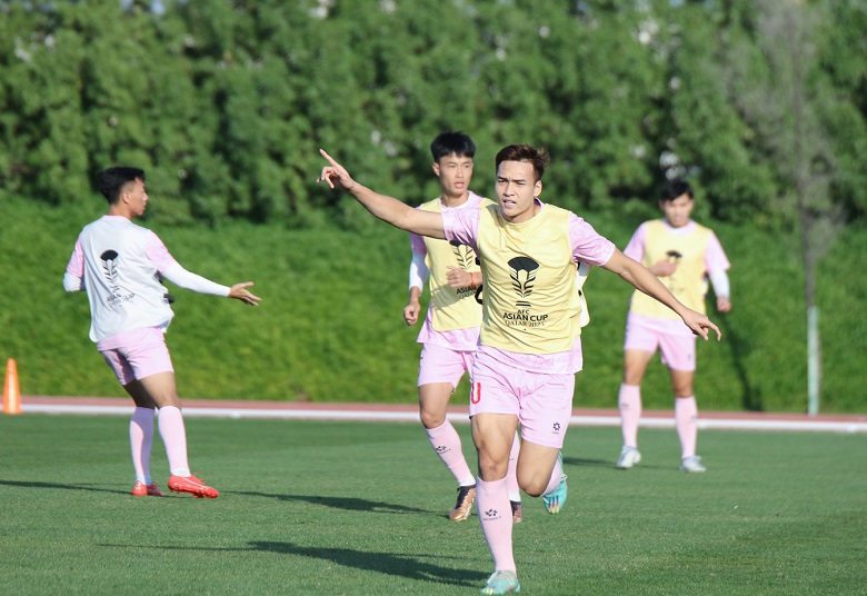 Asian Cup 2023: Bùi Hoàng Việt Anh tự tin đối đầu với sao Nhật Bản - Ảnh 1