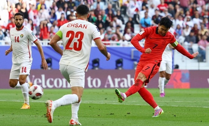 Thoát thua ở phút bù giờ, Hàn Quốc vẫn xếp sau Jordan tại bảng E - Ảnh 1