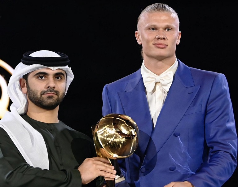 Vượt qua Ronaldo, Haaland giành Quả bóng vàng Dubai - Ảnh 1