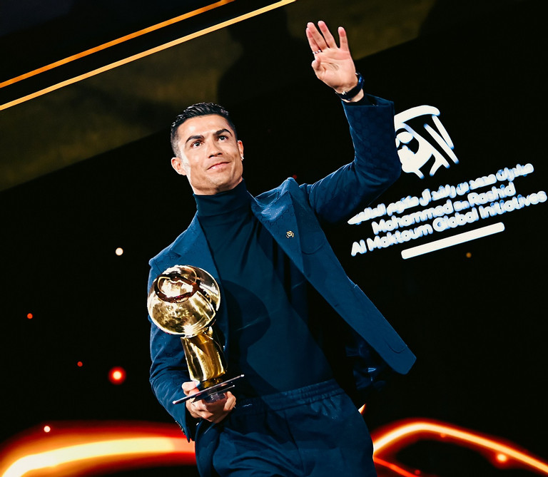 Vượt qua Ronaldo, Haaland giành Quả bóng vàng Dubai - Ảnh 2