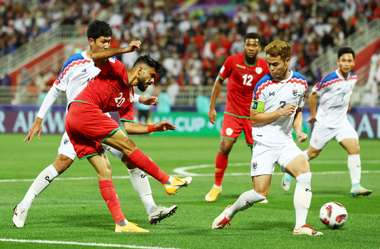 Hòa Oman, Thái Lan tiến gần tấm vé vào vòng 1/8 Asian Cup 2023 - Ảnh 1